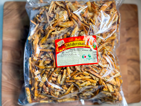 Нитка ЖАРЕНАЯ "Чеснок с зеленью" Oktobersnack 1 кг (сырный продукт) в Истре