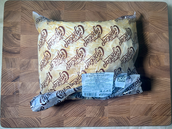 Сыр 1 кг ГОРНЫЙ СЫРОВАР (Паутинка со вкусом красной икры) в Истре